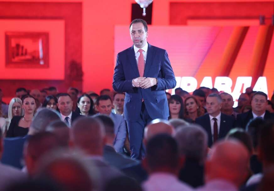 (FOTO) "PORODICA, PRAVDA, PONOS" Selak poručio da Srpska mora biti mjesto u kojem se cijene PORODICA, RAD I ZNANJE