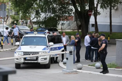 Pucao u vlasnika restorana, pa pokušao da pobjegne: Podignuta optužnica protiv Mihajla (24), policajac ga savladao ispred lokala