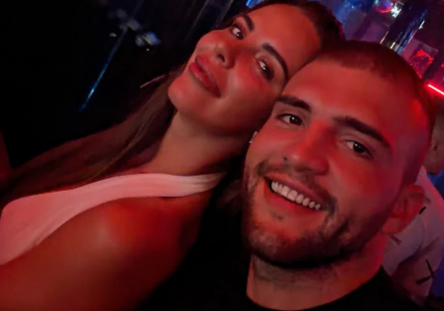 (VIDEO) Užičko kolo usred Kipra: Nakon interesantne objave na mrežama, Veljko Ražnatović "opalio" selfi sa Bogdanom, pa pokazao kako se provode u izlasku
