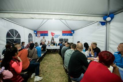 (FOTO) Druženje u Suvom Polju: Slavenko Ristić ulaže novac iz SVOJIH KOMPANIJA u razvoj Srpske