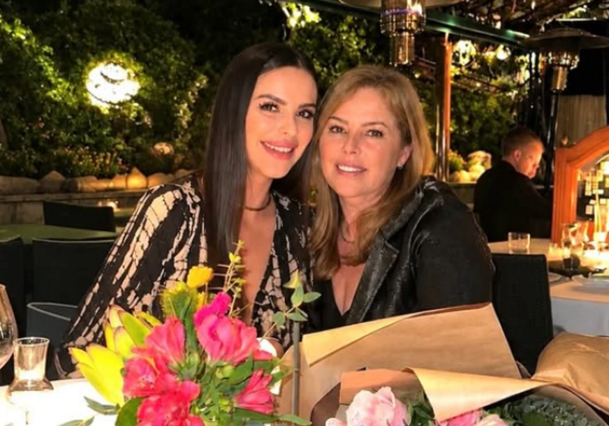 Uživaju u večeri: Bogdana Ražnatović izašla sa majkom u restoran, pa sve oduševila objavom