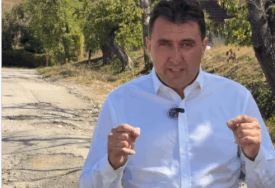 (VIDEO) Bašević krenuo kroz banjalučka naselja: Snimio puteve i klizište, pa PROZVAO STANIVUKOVIĆA