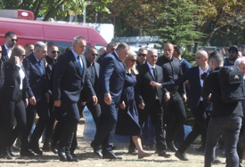 (VIDEO, FOTO) ODALI POČAST Koji zvaničnici iz Republike Srpske su došli na sahranu Ratka Mladića?