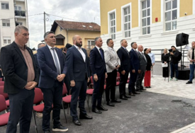 (FOTO) Minić i Golubović prisustvovali svečanom otvaranju rekonstruisanog objekta OŠ "Nikola Tesla" Derventa