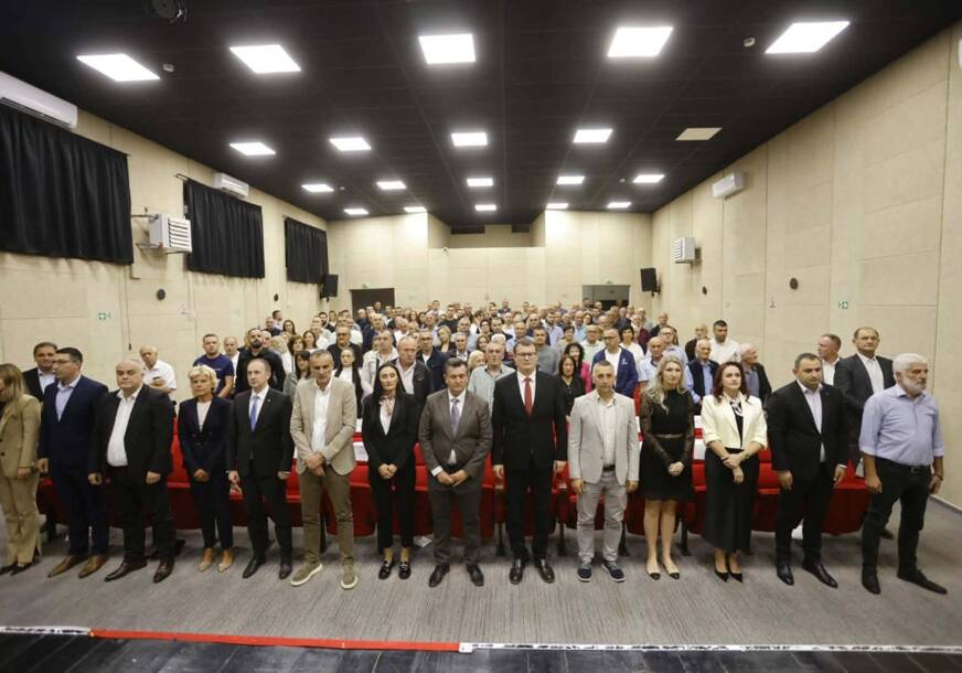 (FOTO) "SDS će insistirati na jačanju institucija" Božović poručio da interesi Srpske moraju uvijek biti iznad interesa pojedinca