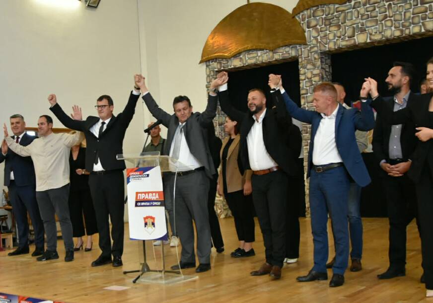 (FOTO) Božović na skupu u Petrovu obećao: Ne damo prirodne resurse Srpske, NEMA RUDARENJA I KOPANJA na Ozrenu