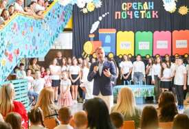 (FOTO) "Ovo je divan dan" Stanivuković na priredbi u OŠ "Zmaj Jova Jovanović", nije krio na što je ponosan