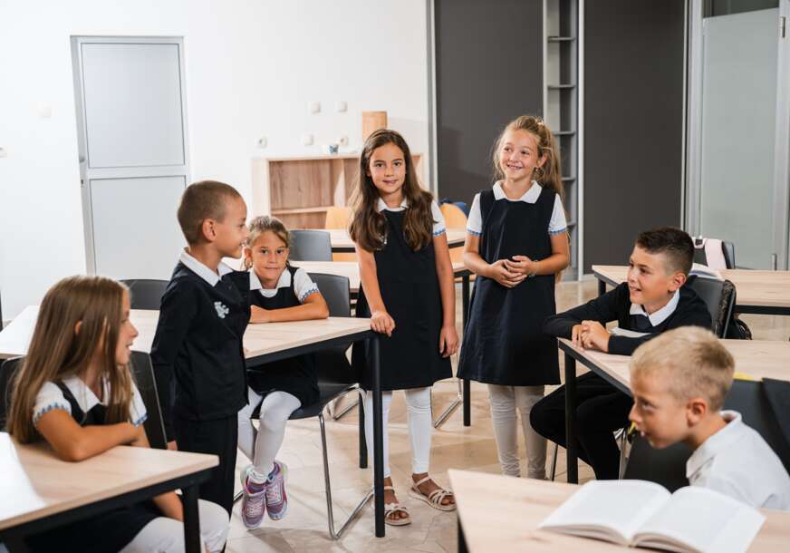„Sve veće interesovanje za školske uniforme“  Gradska uprava pozvala roditelje da se usaglase i prijave zainteresovana odjeljenja