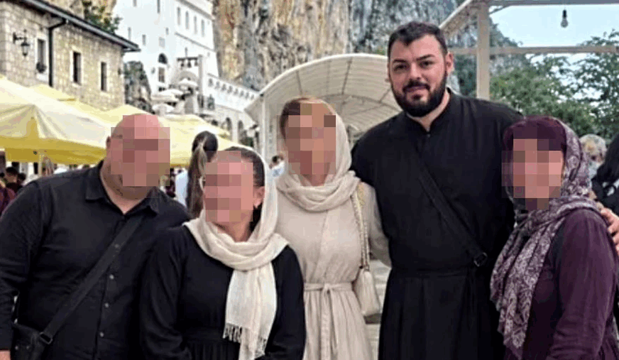 "Potpuno se promijenio, bori se sam sa sobom" Slika Slobe Vasića u mantiji pod Ostrogom kruži mrežama