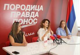(FOTO) „Djeci treba podrška, asistentima treba status“ Govedarica poručuje da rad u nastavi nije i ne smije biti povremeni posao