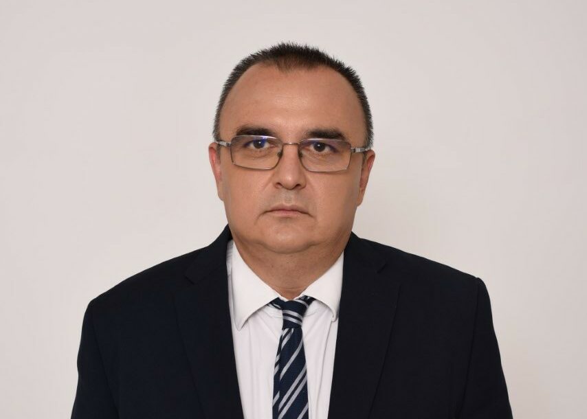 „Građanima ne trebaju torovi ni čobani“ Bakmaz prozvao SNSD da narod pokušavaju da KUPE ovcama i kokoškama