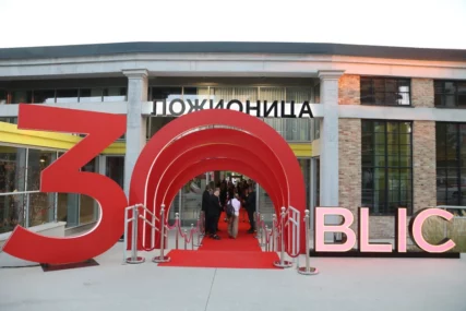 (FOTO) BLIC SLAVI 30. ROĐENDAN Na crvenom tepihu sam vrh javnog života, evo ko je sve došao