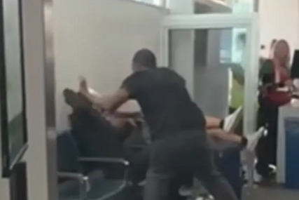 (VIDEO) JEZIVA TUČA NA AERODROMU Snimak haosa pogledali milioni, jedan mladić ostao da leži na zemlji