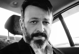 (FOTO) GLUMAC IZ „EZELA“ PRONAĐEN MRTAV Danima se nije javljao, djevojka ga pronašla u stanu