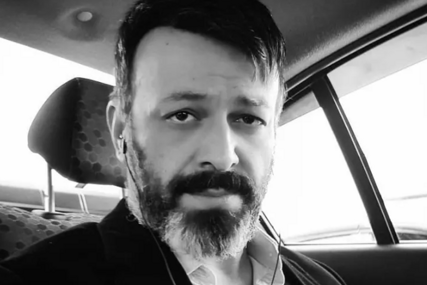 (FOTO) GLUMAC IZ „EZELA“ PRONAĐEN MRTAV Danima se nije javljao, djevojka ga pronašla u stanu