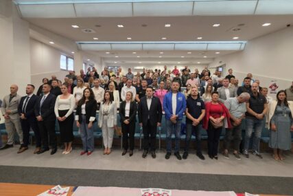 (FOTO) Ujedinjena Srpska puni 2 sale dnevno: Narod za ČVRSTU nacionalnu i bolju ekonomsku politiku