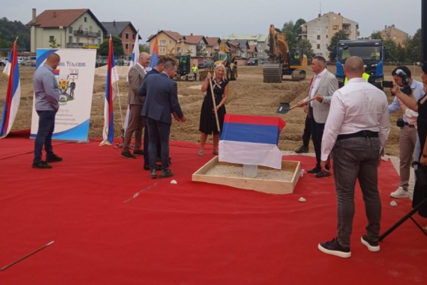 (FOTO) "Republika Srpska vodi računa o najmlađima" Položen kamen temeljac za novi vrtić u Ugljeviku