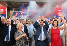 (FOTO) Spektakl u Gradišci: Ujedinjena Srpska na otvaranju kampanje otkrila zašto njeni ljudi treba da VODE DRŽAVU