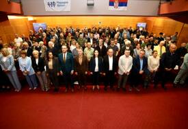(FOTO) Trivićeva i Narodni front u Gradišci „U fokusu naših politika je ekonomski standard“