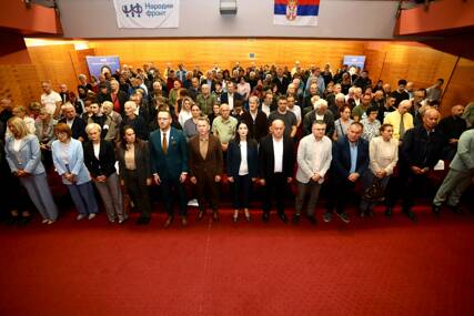 (FOTO) Trivićeva i Narodni front u Gradišci „U fokusu naših politika je ekonomski standard“