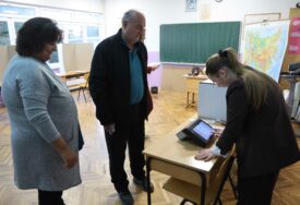 (VIDEO) Otvorena birališta širom BiH: Počelo glasanje uz NOVE TEHNOLOGIJE - evo šta danas čeka birače