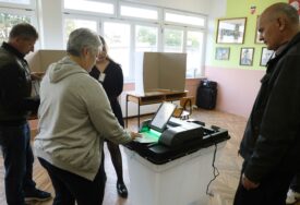 (FOTO, VIDEO) Otvorena birališta širom BiH: Počelo glasanje uz NOVE TEHNOLOGIJE - evo šta danas čeka birače