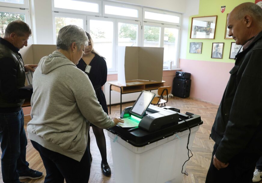Oglasio se MUP RS: Zabilježena 4 incidenta na biračkim mjestima širom Srpske, policija sankcionisala učesnike