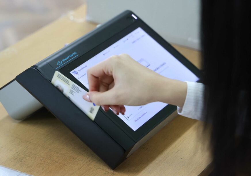U TESLIĆU PROBLEMI SA BIOMETRIJOM "Čekamo da nas CIK obavijesti kako da postupimo"