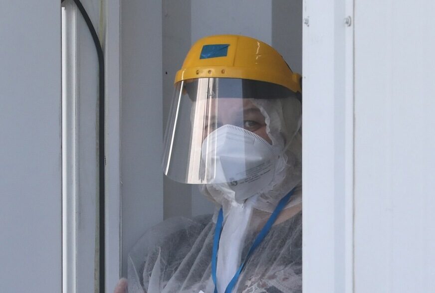 (FOTO) KUGA U SIBIRU DIGLA EU NA NOGE Nakon smrti laborantkinje uvedene mjere na granicama, oglasila se SZO