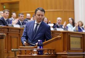 U DRŽAVI NA BALKANU 5 MJESECI KRIZA BEZ KRAJA Zemlja NA IVICI, krajnja desnica diktira uslove, prijete opozivom predsjednika