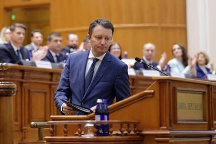 U DRŽAVI NA BALKANU 5 MJESECI KRIZA BEZ KRAJA Zemlja NA IVICI, krajnja desnica diktira uslove, prijete opozivom predsjednika