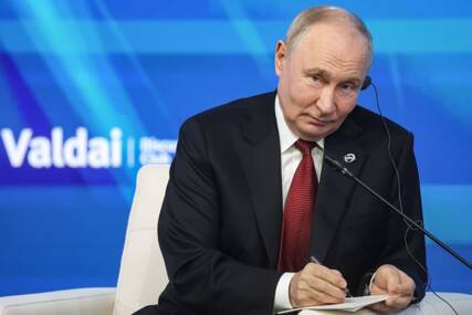 "Spremni smo da započnemo pregovore" Putin istakao da neutralni status Ukrajine ostaje jedan od prioriteta Moskve