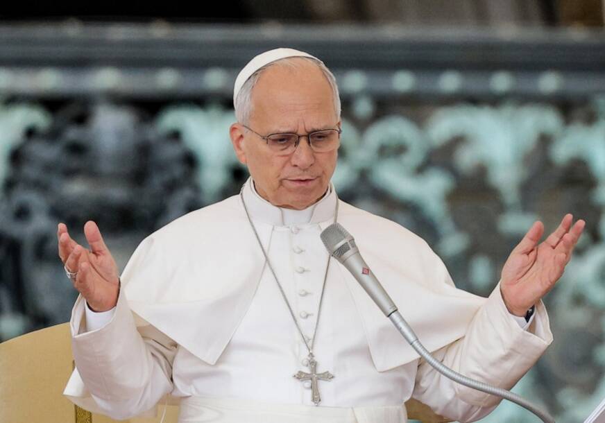"Bolje sam, hvala vam" Papa Lav se vratio u Vatikan nakon operacije