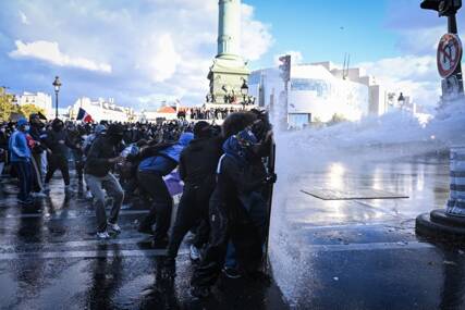 POVRIJEĐENO 147 PROSVJETARA Nastavljaju se protesti učenika u Francuskoj