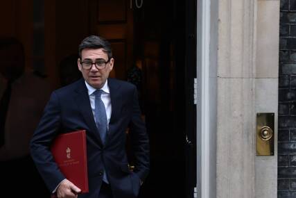 SKORO MILION MLADIH NE ŠKOLUJE SE I NE RADI Britanski premijer otkrio da državi prijeti ekonomska katastofa