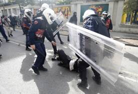 HAOS NA ULICAMA Povrijeđeno 156 ljudi tokom studentskih demonstracija