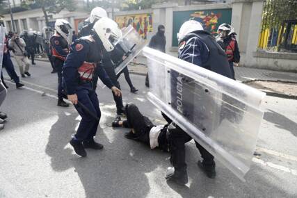 HAOS NA ULICAMA Povrijeđeno 156 ljudi tokom studentskih demonstracija