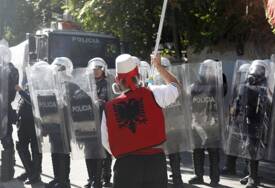Nemiri se nastavljaju: U Tirani sukobi policije i demonstranata