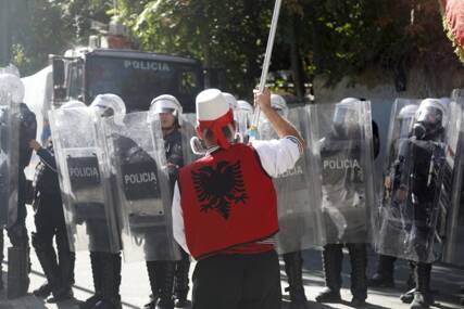 Nemiri se nastavljaju: U Tirani sukobi policije i demonstranata