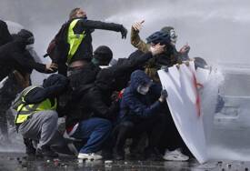"ŽUTI PRSLUCI" PONOVO NA ULICAMA FRANCUSKE Najavljeni novi protesti, poznato kada počinju