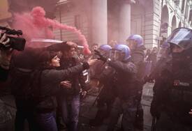 (VIDEO, FOTO) VELIKI PROTESTI ŠIROM ITALIJE Studenti, radnici, penzioneri na ulicama zbog visokih troškova života
