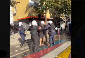 (VIDEO) HAOS U TIRANI Policija vodenim topovima rastjeruje studente, žestoki sukobi na ulicama