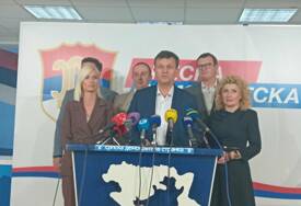 (FOTO) "NIJE BILO DISKUSIJE O MOJOJ OSTAVCI" Završena sjednica Predsjedništva SDS, evo šta je poručio Blanuša
