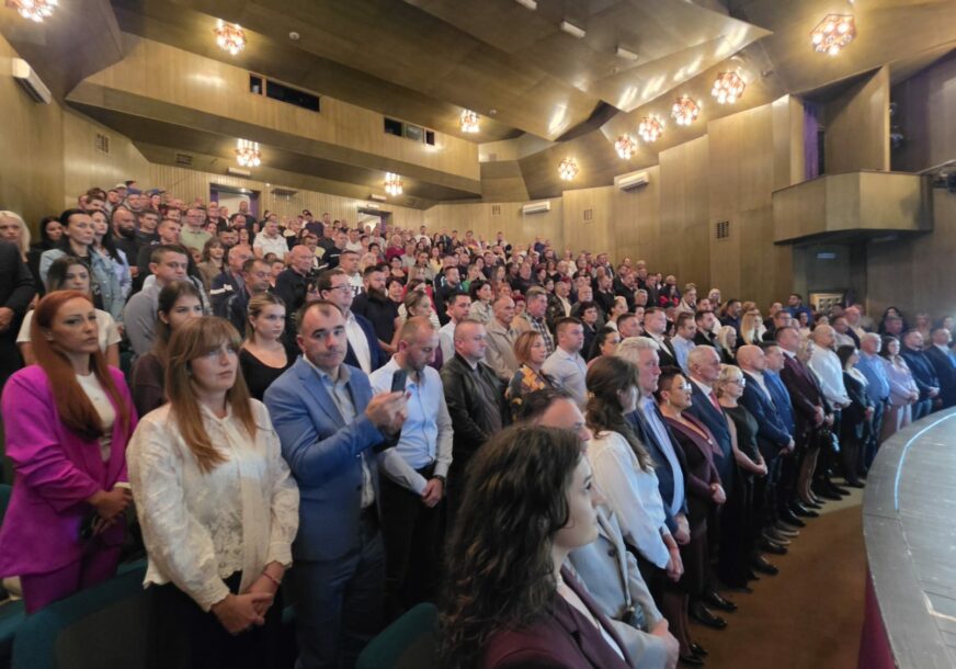 (VIDEO, FOTO) Velika podrška Ujedinjenoj Srpskoj u Prijedoru: Ozbiljan unutrašnji i spoljnopolitički oslonac Republike Srpske