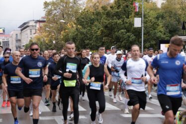 (FOTO) "Čestitamo svima koji su ovaj dan učinili divnim" Održan 6. Banjaluka maraton, 40 pripadnika EUFOR-a trčalo u više kategorija