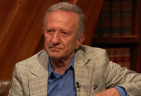 (FOTO) Oženio je tačno 7 godina nakon neobičnog susreta: Ko je bila žena Žike Šarenice KOJA JE PREMINULA u 64. godini