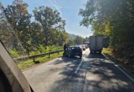 (FOTO) Saobraćaj usporen: Udes kod Banjaluke, policija na terenu