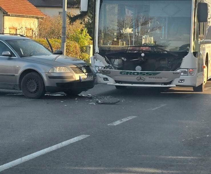 Sudar auta i autobusa: Kolaps na putu Klašnice-Laktaši