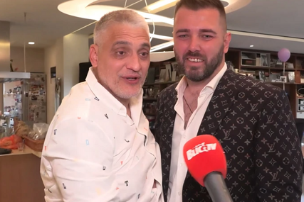 (VIDEO) I na rođendan plače: Aca Kos u suzama dočekuje goste, otvorio vrata stana, pa pokazao gdje živi sa Čedom