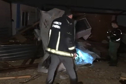 (VIDEO) TORNADO POHARAO ANTALIJU Letjeli kontejneri sa građevinskim radnicima, ima mrtvih